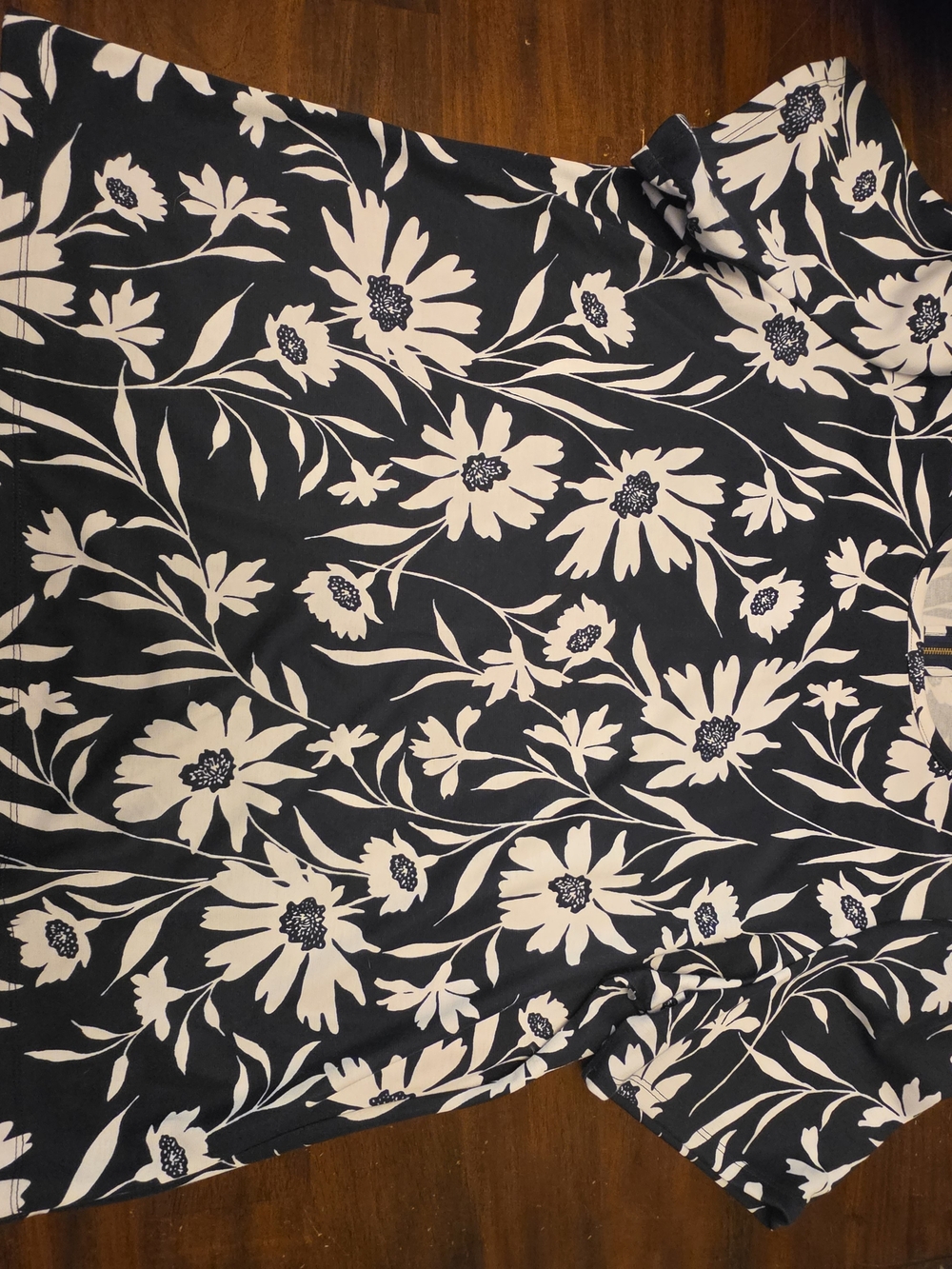 Liz Claiborne XXL Black & White Floral Blouse with Gold